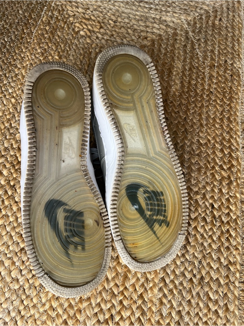 Nike Air Force 1 Men’s Gray Leather Low-Top Sneakers with White Laces Size 10 - Picture 4 of 6